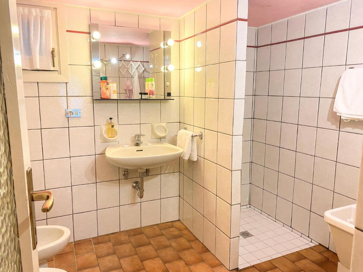 Bellavista A Garten Appartement Mit Pool 콜리코 외부 사진